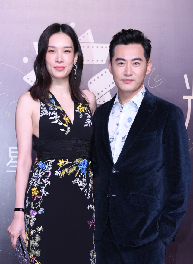 以小舒淇名号出道的佟晨洁总是爱上孩子气的男人再度面临离婚