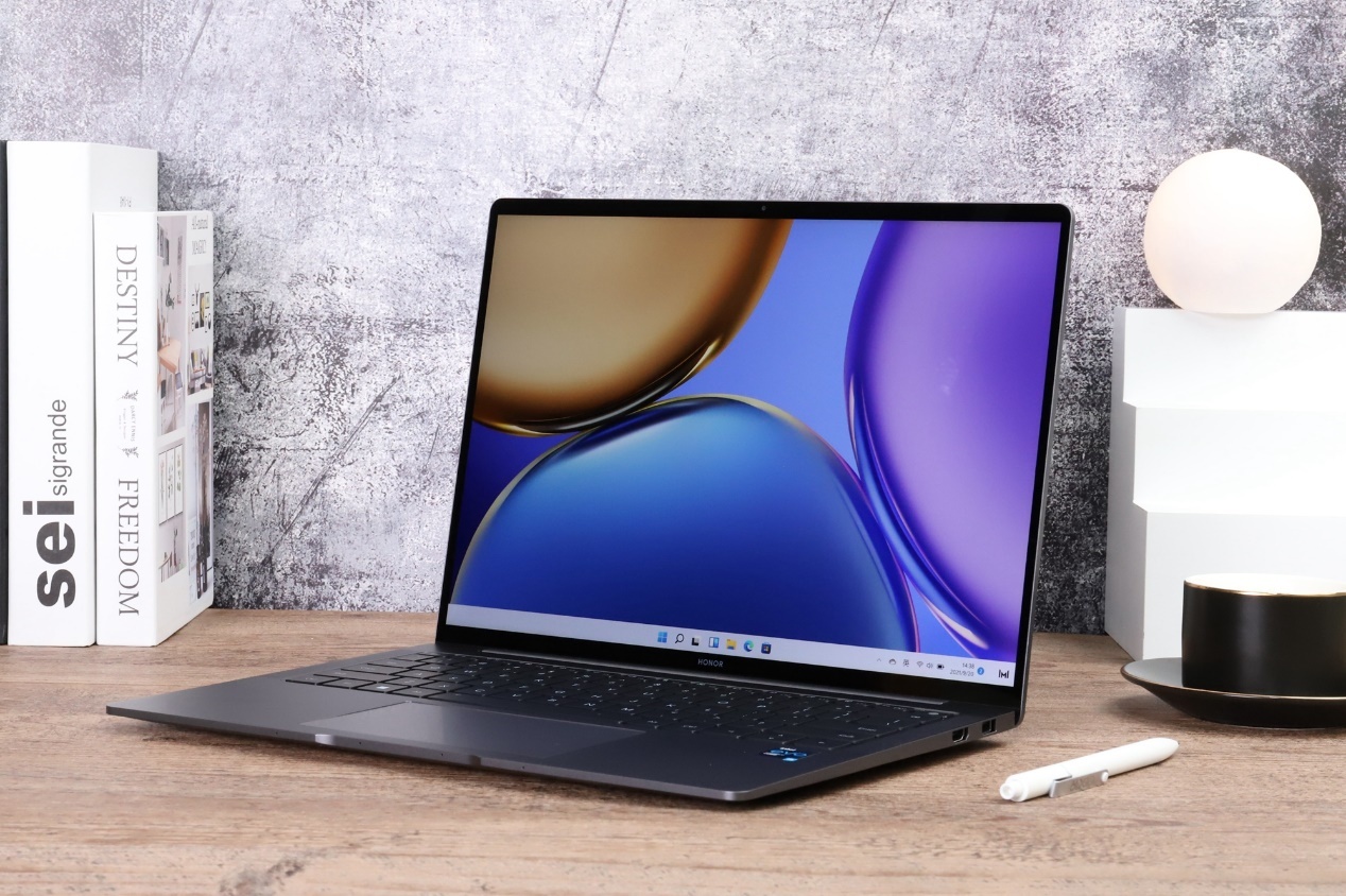 7亿色触控全面屏,荣耀magicbookv14笔记本图赏__凤凰网