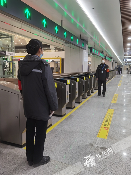 轨道交通环线重庆西站进站口.华龙网-新重庆客户端记者 尹建红 摄