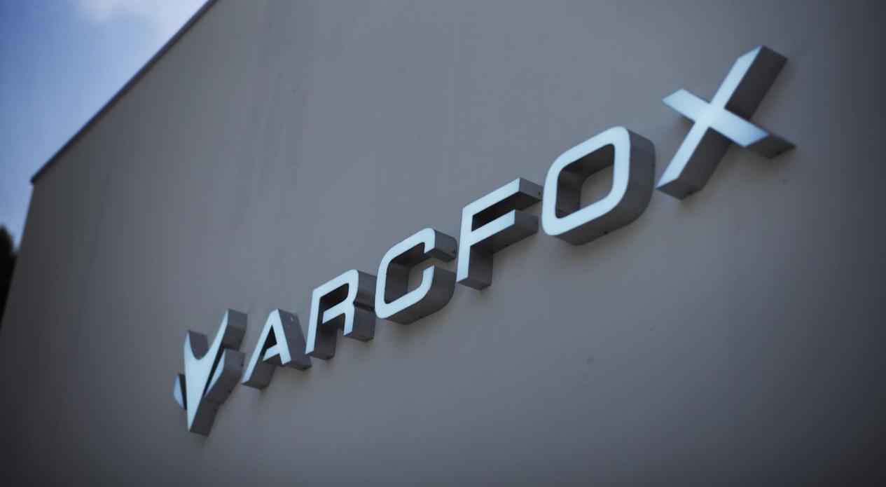 为打破这一局面,北汽蓝谷推出了高端品牌arcfox极狐,并于去年10月份