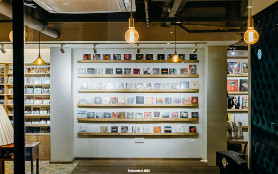 位于福田南园街道的"声音图书馆"就是在去年新开的唱片店,在这条被称