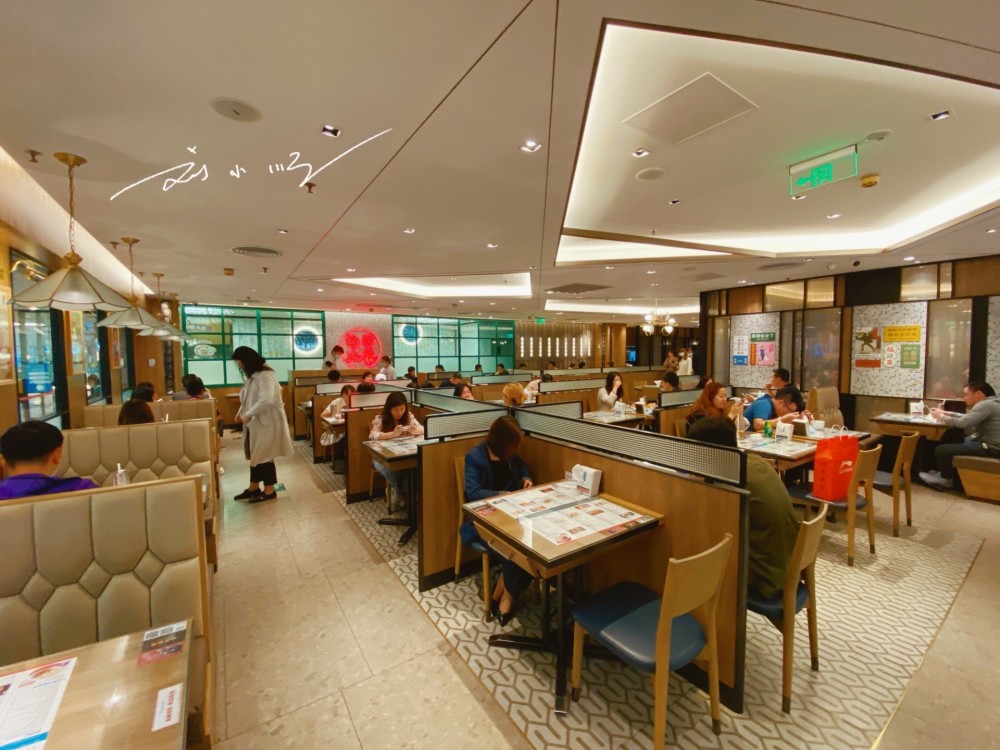 广州有一家"网红"连锁茶餐厅,满满复古风,好多游客都来打卡__凤凰网