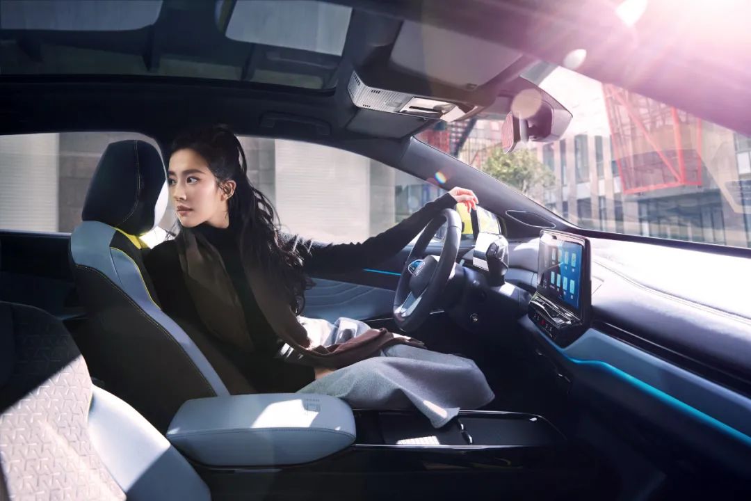 4 x品牌代言人-刘亦菲