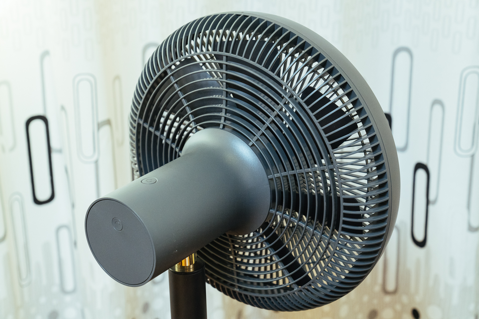 酷热夏季绝不能少的消暑家电好物:智米直流变频电风扇3 黑金版