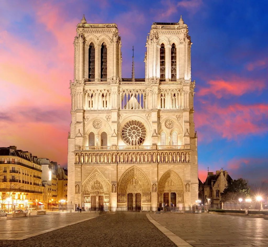 巴黎的著名景点，法国的标志性建筑物是什么