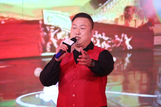 著名歌手孟飞在倾情助唱