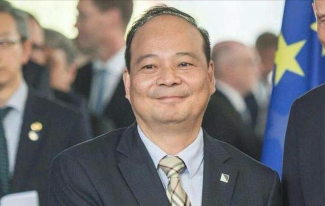 香港首富易主,创业10年身家超李嘉诚,公司市值万亿仅次工商银行__凤凰