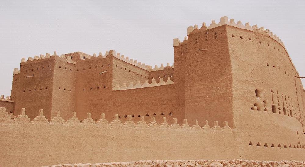 德拉伊耶遗址的阿图赖夫区，是沙特王朝的第一任首都所在地,始建于15世纪，这里的城堡仍然可以看到阿拉伯半岛中部特有的纳吉迪建筑风格。 维基百科 图