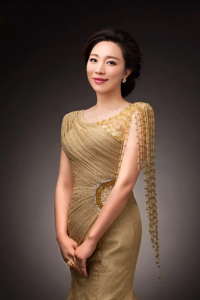 是一首大家耳熟能详的歌曲,有很多歌手演唱过,廖芊芊这次用倾诉 ,深情