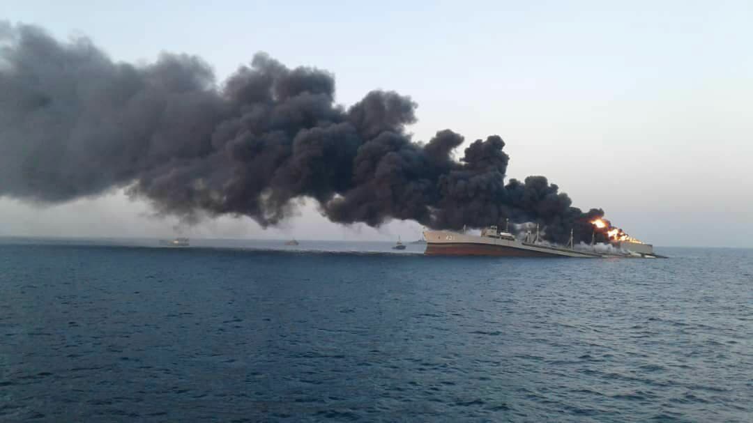 伊朗船只在红海爆炸图片