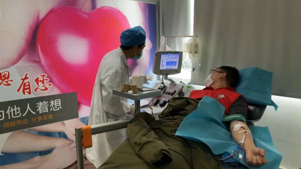 暖心湃丨苏州熊猫血男孩患病急需血液，南通志愿者跨城捐献