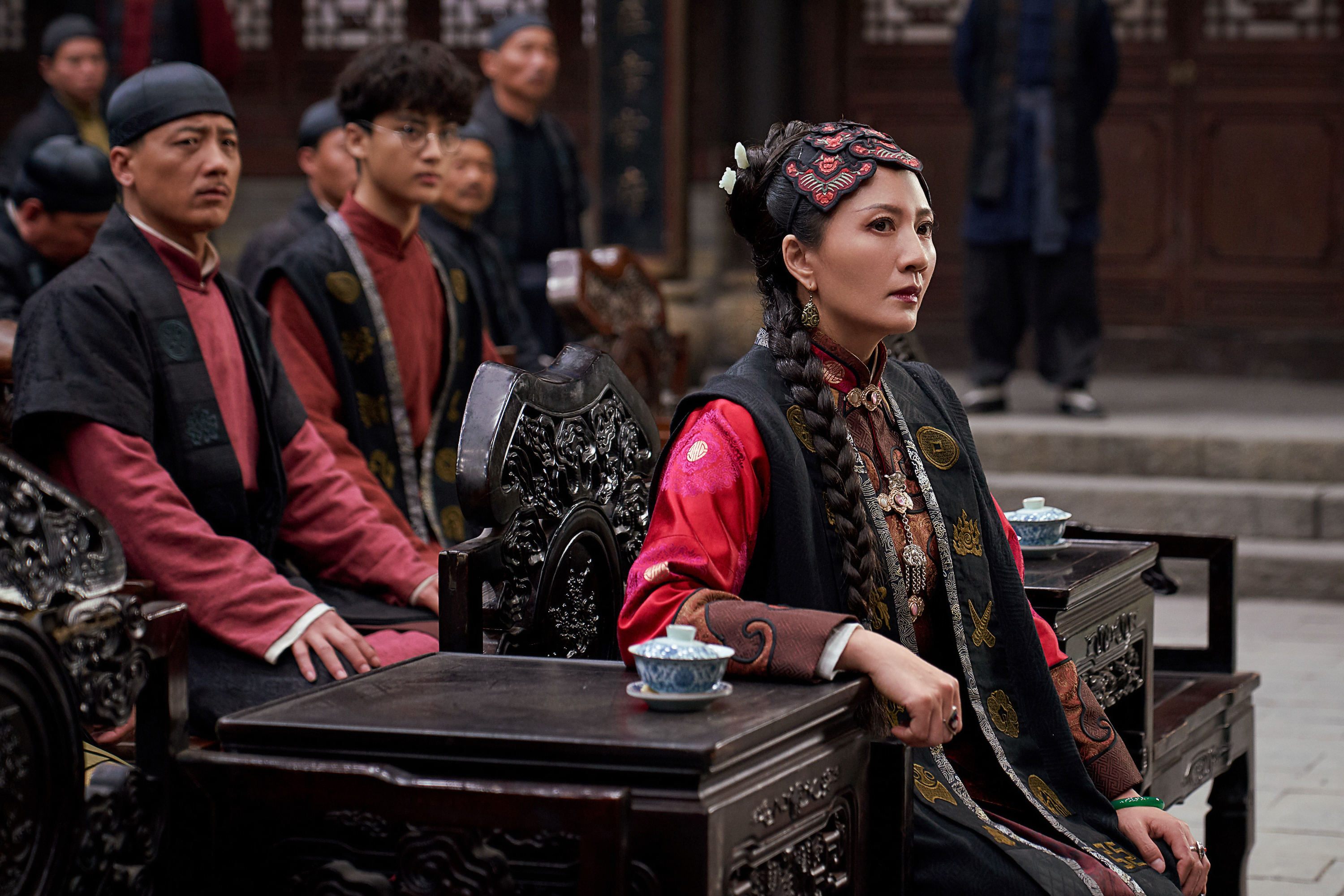 眼下,《古董局中局之掠宝清单》也为陆玲迎来更多剧组的关注,在结束