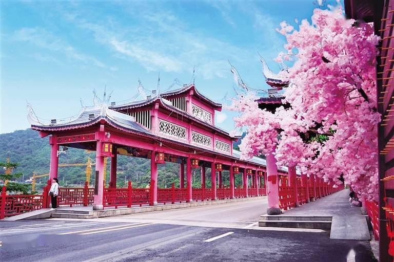 航拍海南 海南首座“黎苗风情廊桥”亮相琼中__凤凰网