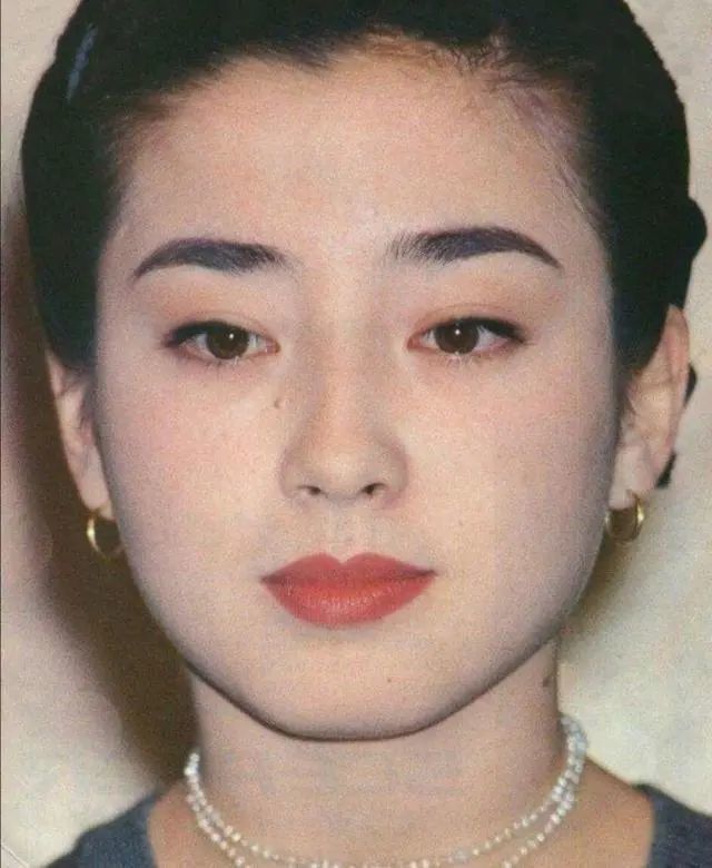 可以说,这个时候是宫泽理惠最惨淡的时刻.