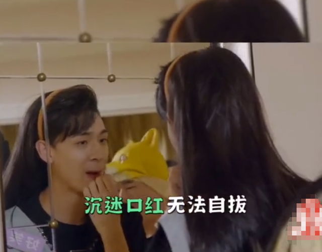 相声演员秦霄贤罕见扮女装,直接把发网套头上__凤凰网