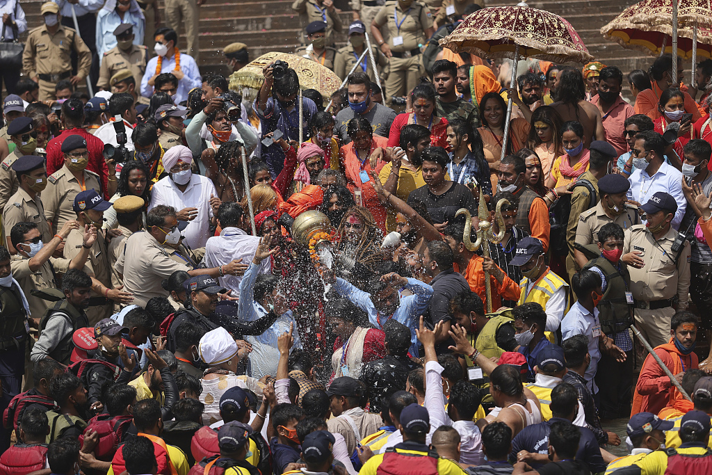 疫情下印度共700万人聚集庆祝大壶节,印媒:较往年不算多