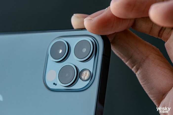 曝苹果2023年引入潜望镜头,iPhone或将支持100倍变焦超远摄