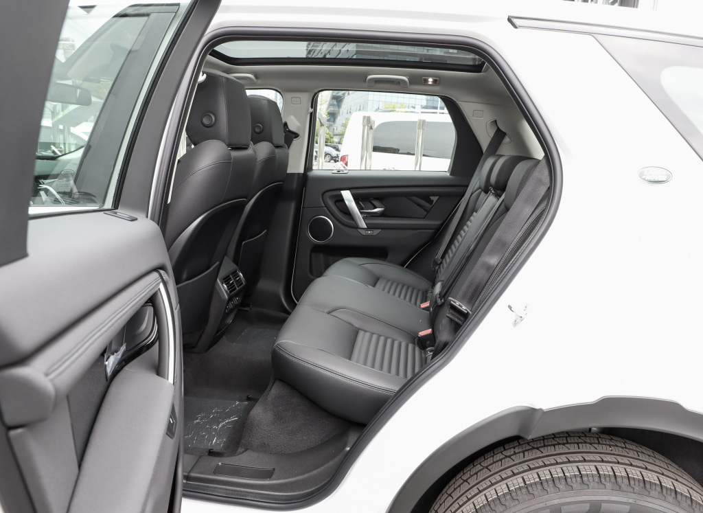 26万买路虎发现运动版,配全时四驱 主动安全,选配丰富是亮点