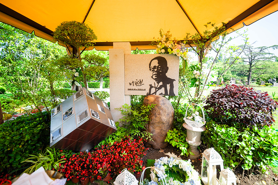 叶永烈落葬仪式现场 本文图片均为上海福寿园提供