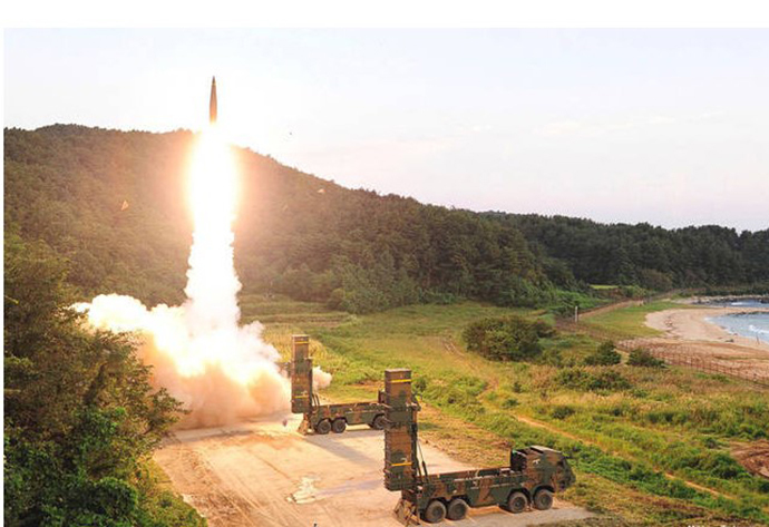 现在，不少国家研制了钻地弹道导弹，比如韩国研制的玄武-4导弹，其钻地战斗部重约2吨，钻地能力不可小觑。