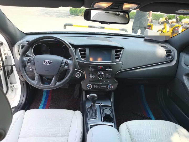 起亚k7见过吗?当年30万的韩系旗舰如今8万即可拥有,网友:凯尊