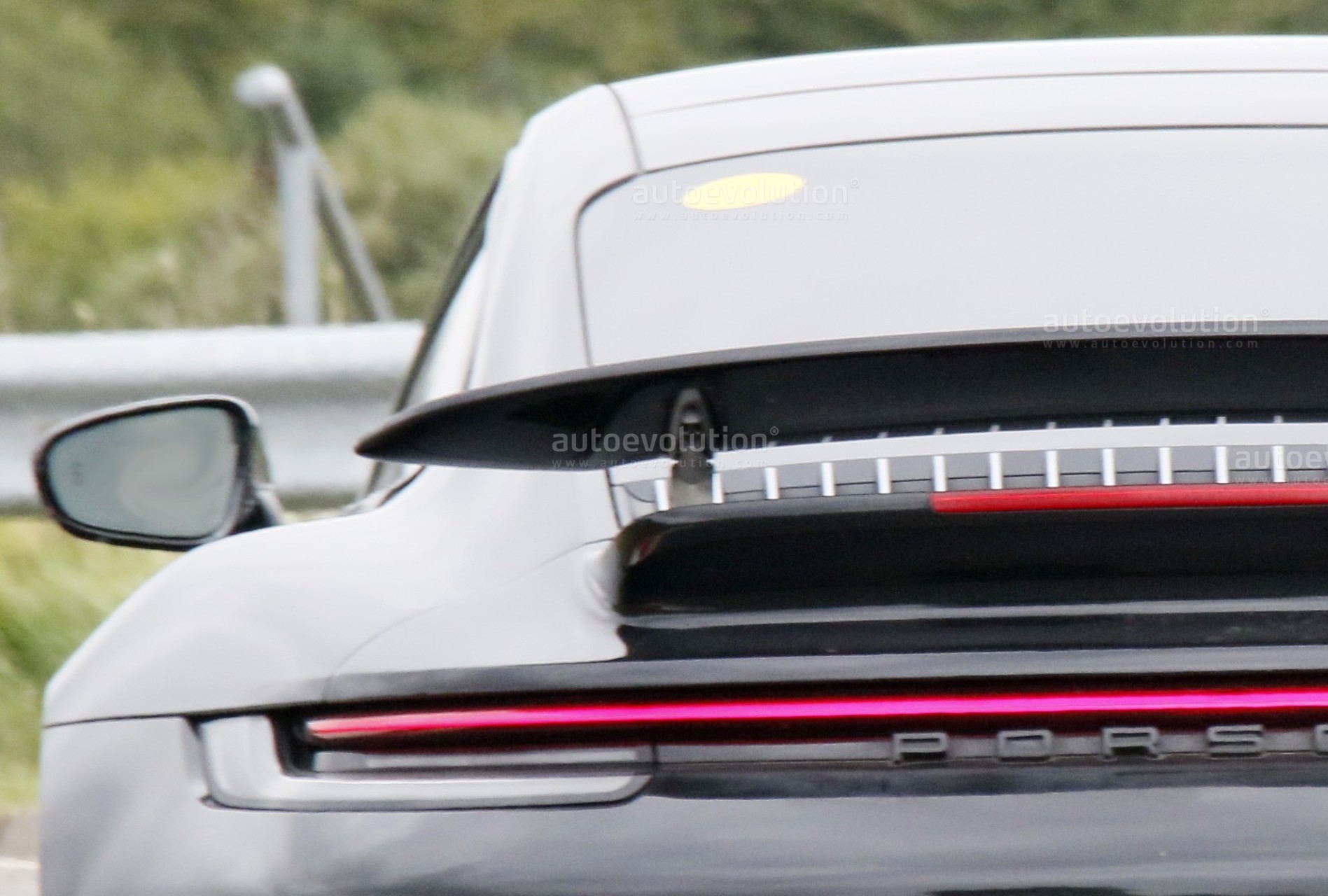 400伏电气加持保时捷911turbohybrid路试谍照