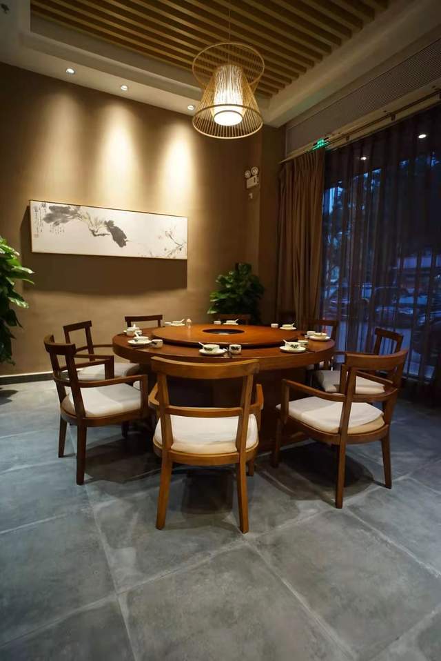 是老店知味馆的升级旗舰店,而知味馆在珠海人心中是味道出众,价廉物美