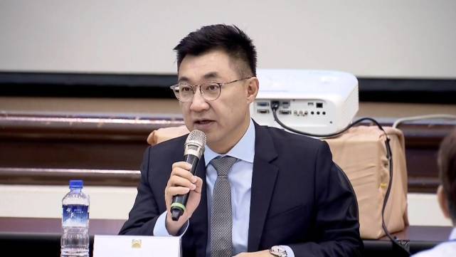 江启臣资料图。图源:视觉中国