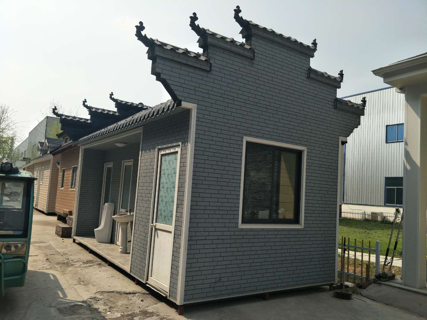 崗亭，為什么要選擇金屬雕花板的外觀？