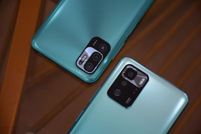 从实拍图可以看出,作为夏季发布的redmi note10 系列,其"绿色"的后盖