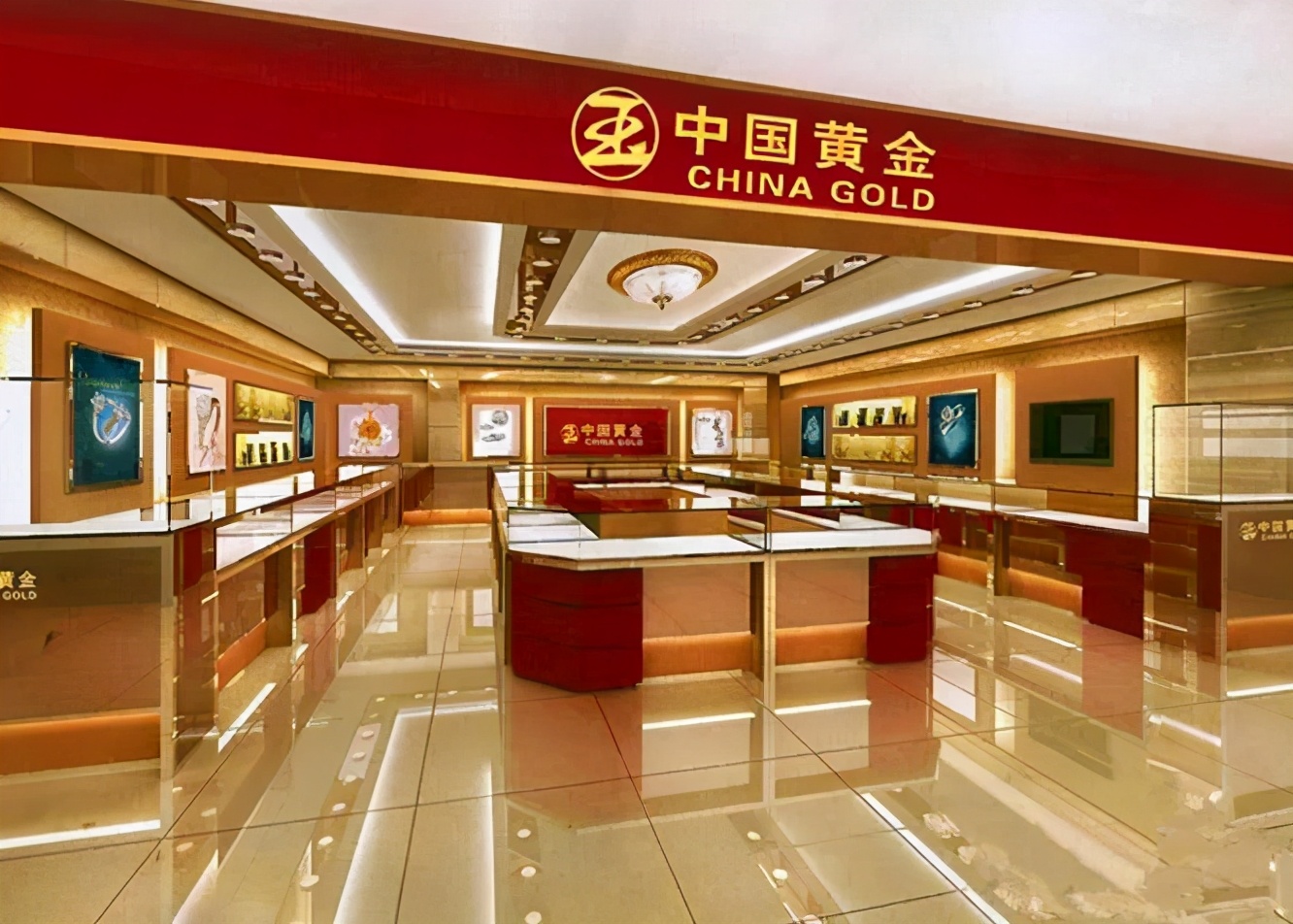 目前,中国黄金珠宝市场形成了外资品牌,港资品牌与内资品牌三分天下的