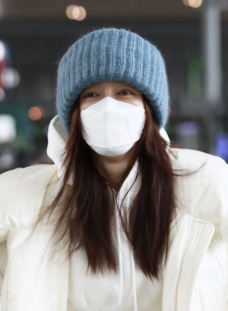 滚动新闻 正文0 1/7 2021年1月10日,上海,秦岚现身机场.