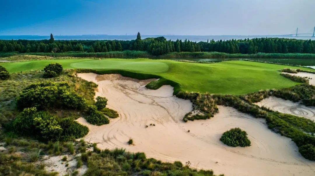 林克斯球场由澳大利亚occm公司担纲设计,崇尚自然,纯正林克斯风貌