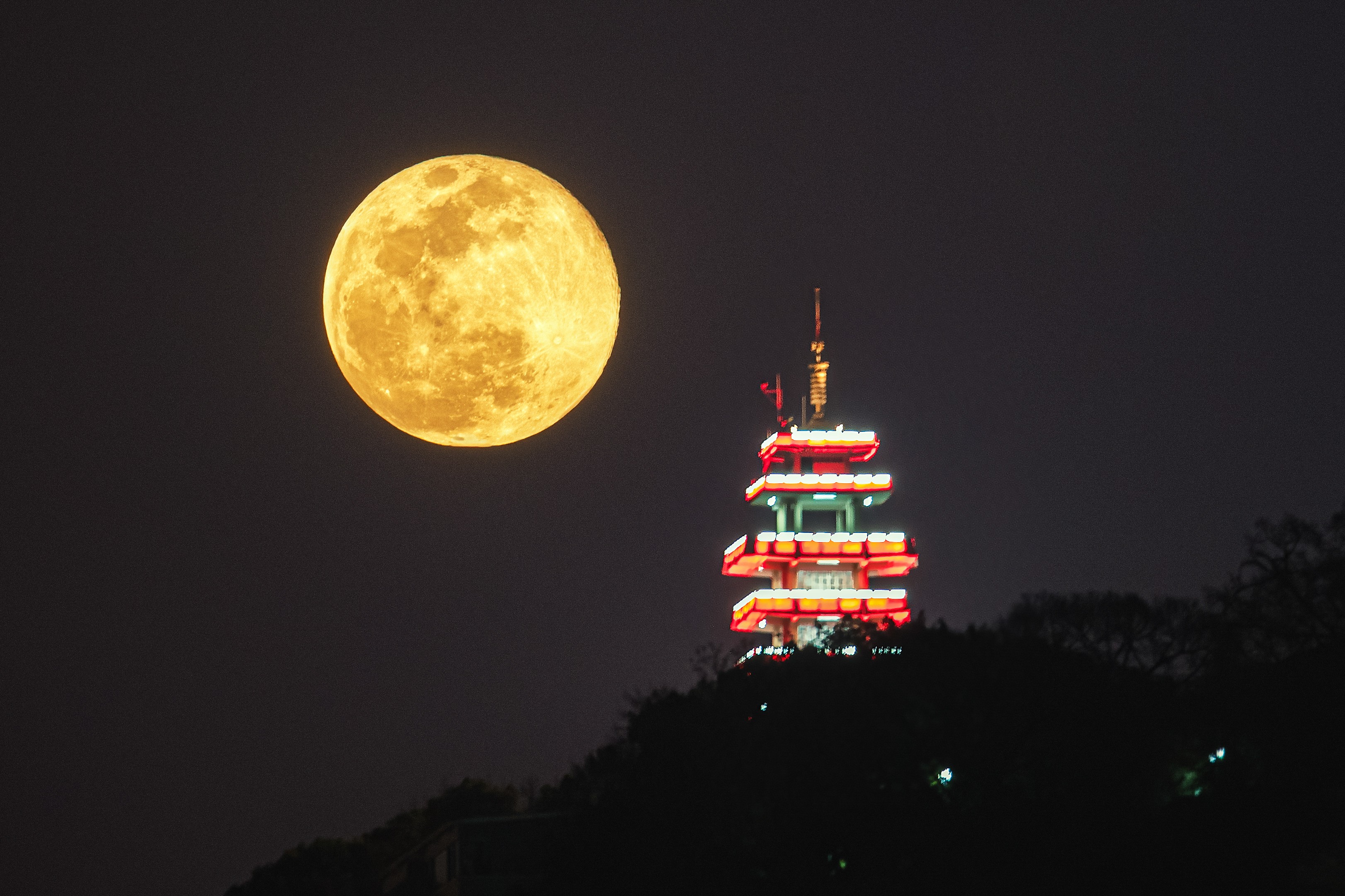 4月27日晚,夜空将出现今年第一次超级月亮