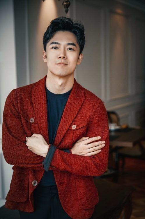 揭秘春晚新主持人张韬主持跨年晚会走红帅得观众不愿换台