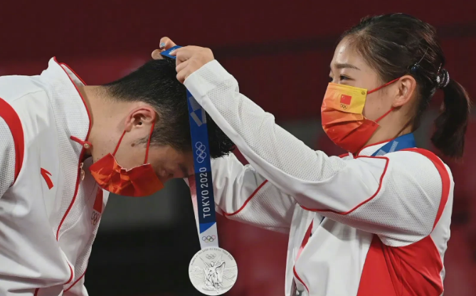 中国乒乓球混双,得银牌你们也是最棒的