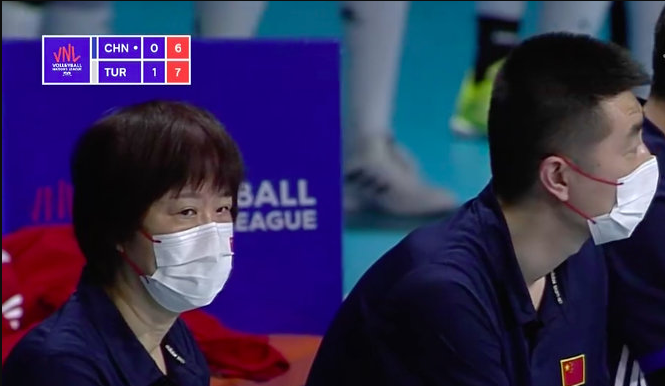 眼睛肿了仍坚持现场督战,安家杰指挥吞0-3惨败_凤凰网体育_凤凰网