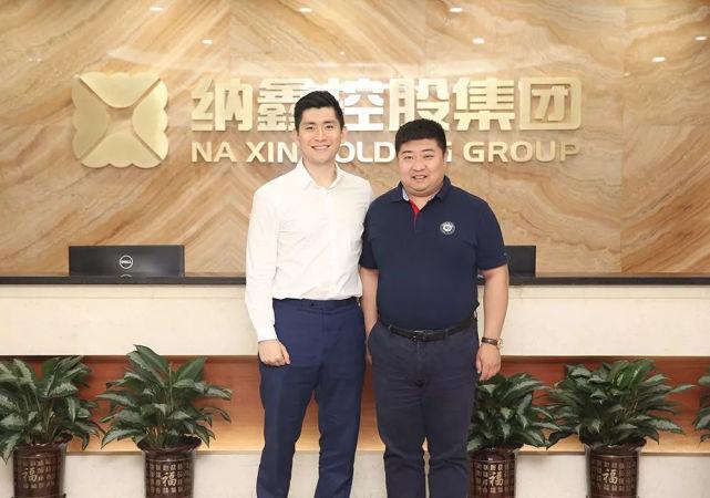 母亲给他几百亿家产，父亲给了他10亿豪宅，岳父还有几百亿身家__凤凰网