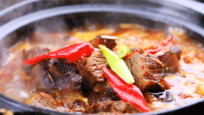 要预约才能吃到的卤牛肉锅,满满的大块牛肉,谁能抗拒得了?