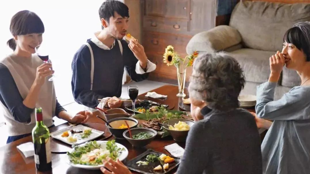 日本74岁家庭主妇生活曝光,5点起床做饭,与老公分床睡,却被人羡慕