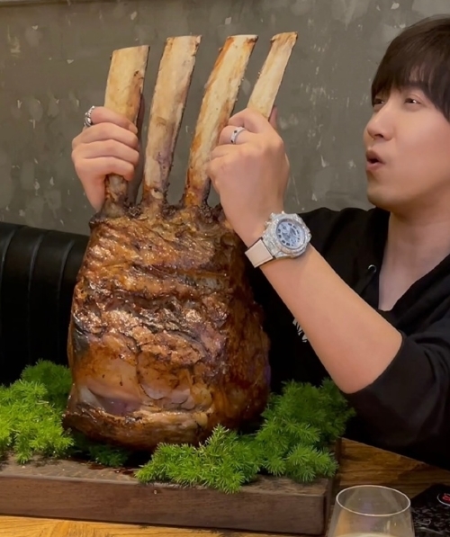 美食博主的天花板,赚钱做公益被表扬,这才是我们需要的网红