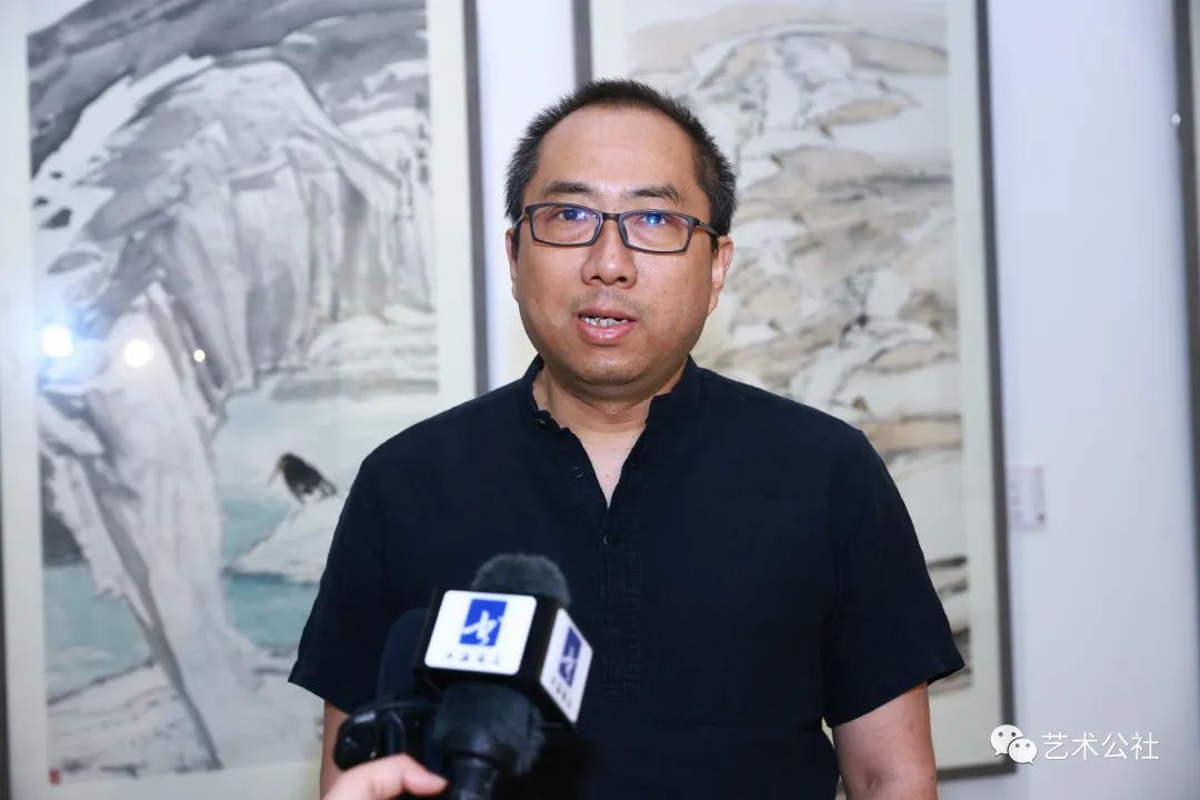 中国国家画院花鸟画所所长乔宜男接受采访