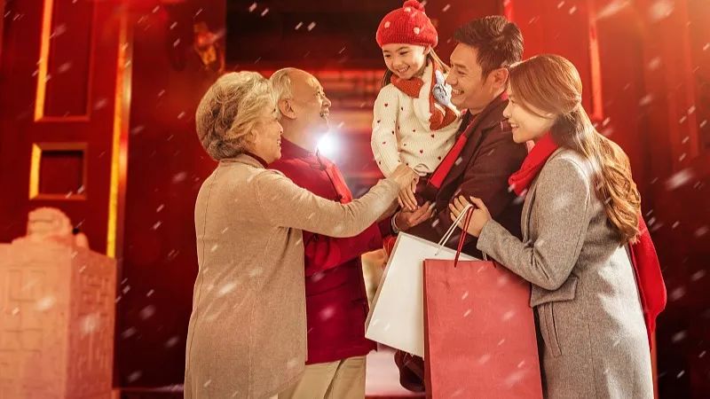 编辑:黎明, 头图来自:视觉中国 2021年春节,异地送礼正在成为中国人