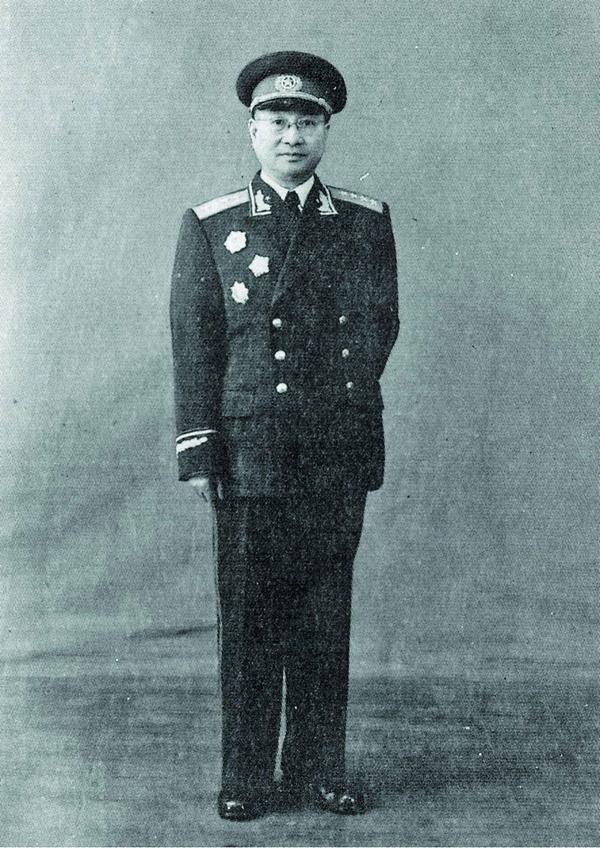 黄埔三杰之贺衷寒晚年常有一怪动作陈赓摇头他咋成了神棍