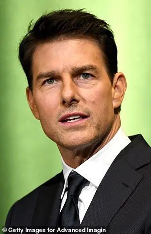 59岁阿汤哥被疑整容失败?脸肿成花栗鼠,近照胖若两人