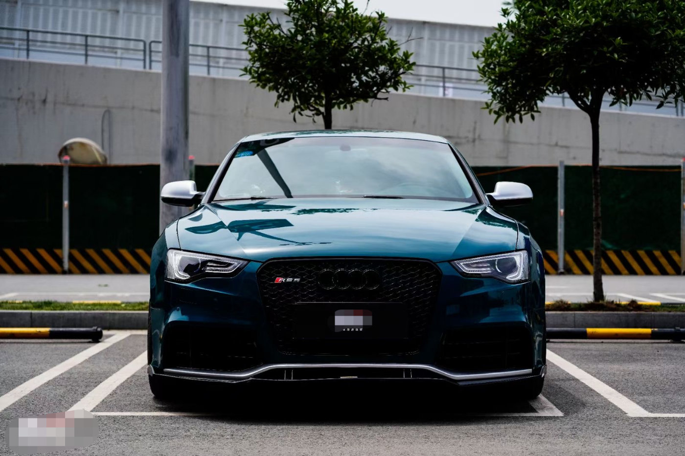 膜呗改色案例:奥迪a5换色地狱绿 霸道的气息扑面而来