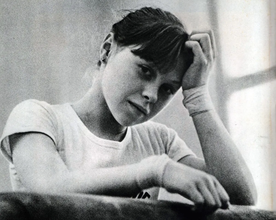 时至今日,她的穆希娜空翻和穆希娜下,依然被无数运动员复制和演绎.