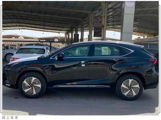 雷克萨斯NX到店实拍搭2.0T引擎/内配悬浮屏幕-图2