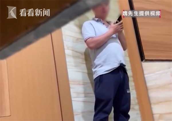 贵阳一快递员在厕所偷拍被抓现行我就是好奇