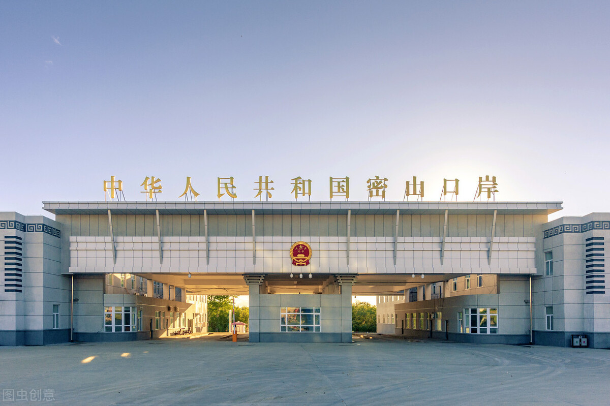 推荐景点:密山口岸,兴凯湖 //:密山口岸—— 庄严雄伟的口岸国门与 